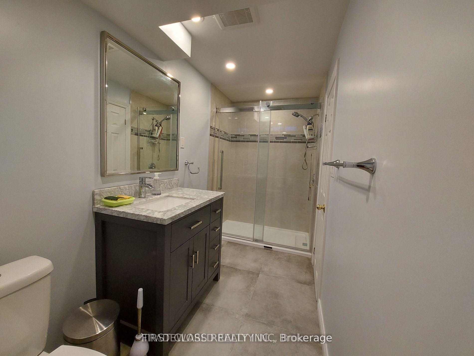 880 Leslie Valley Drive — photo 1