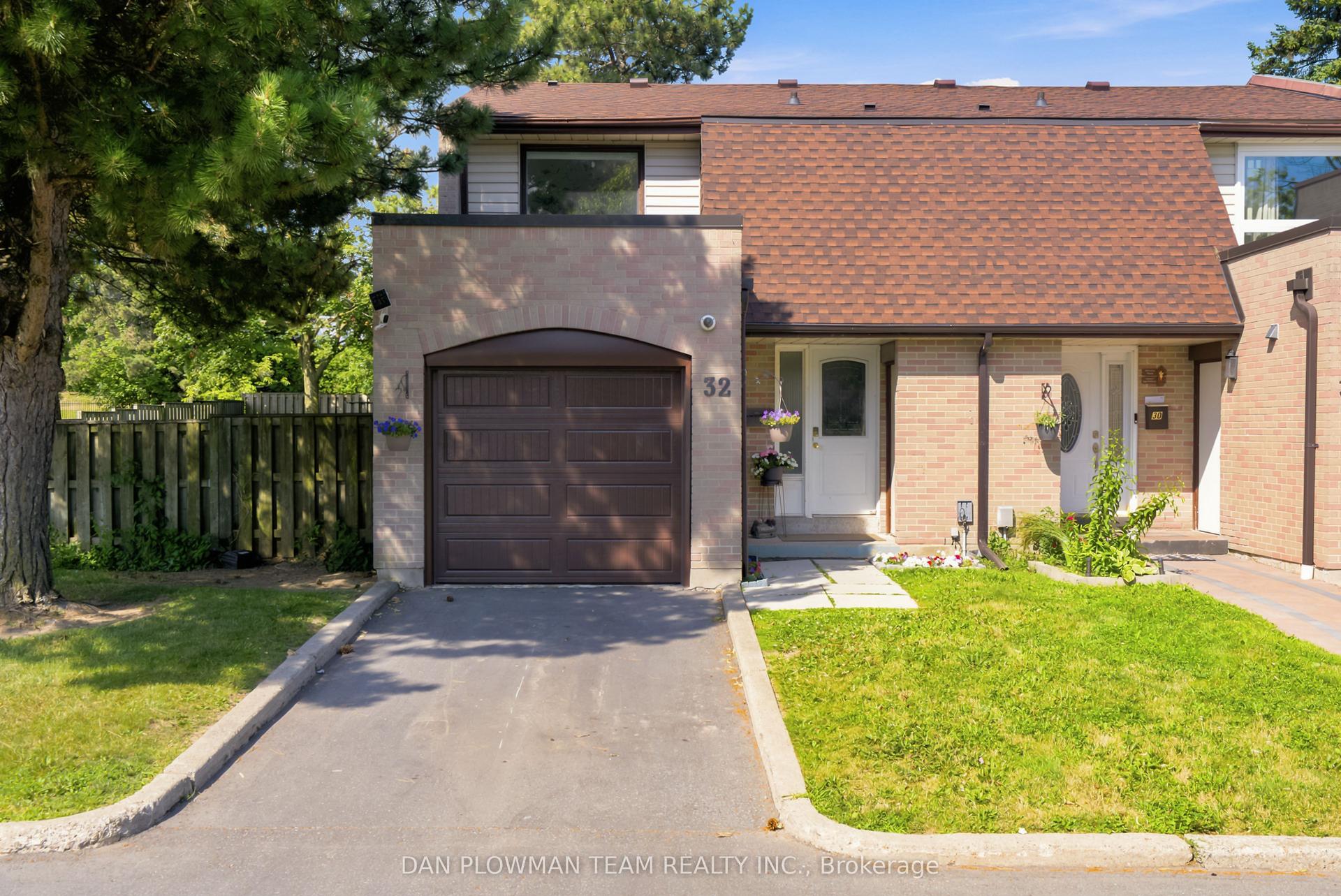 11 Livonia Place 32 #32, Toronto — Condo Town for sale, photo 1
