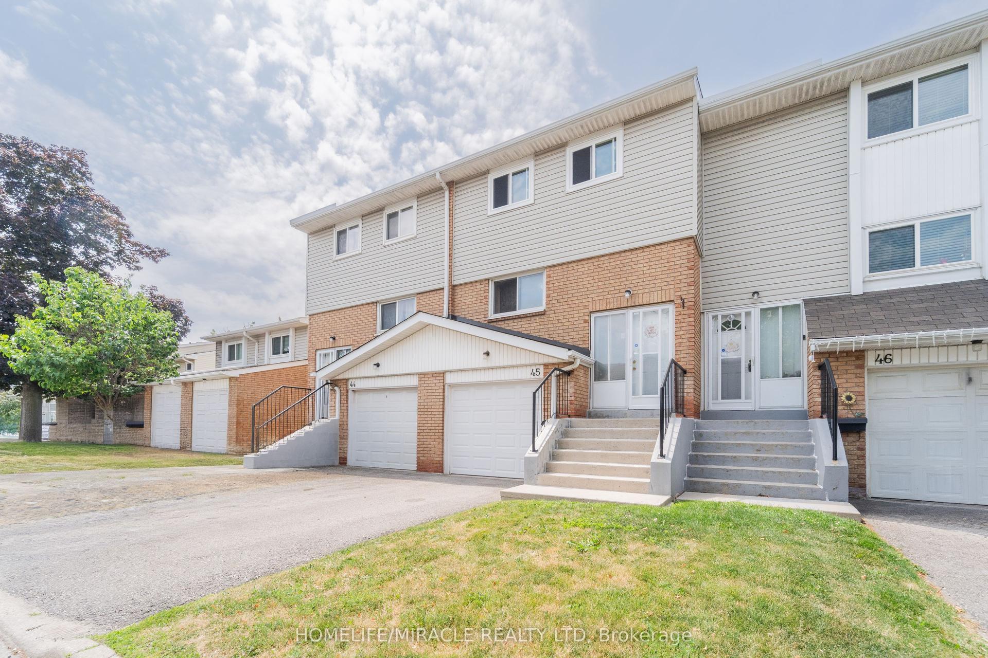 45 Lincoln Court, Brampton — Condo Town for sale, photo 1