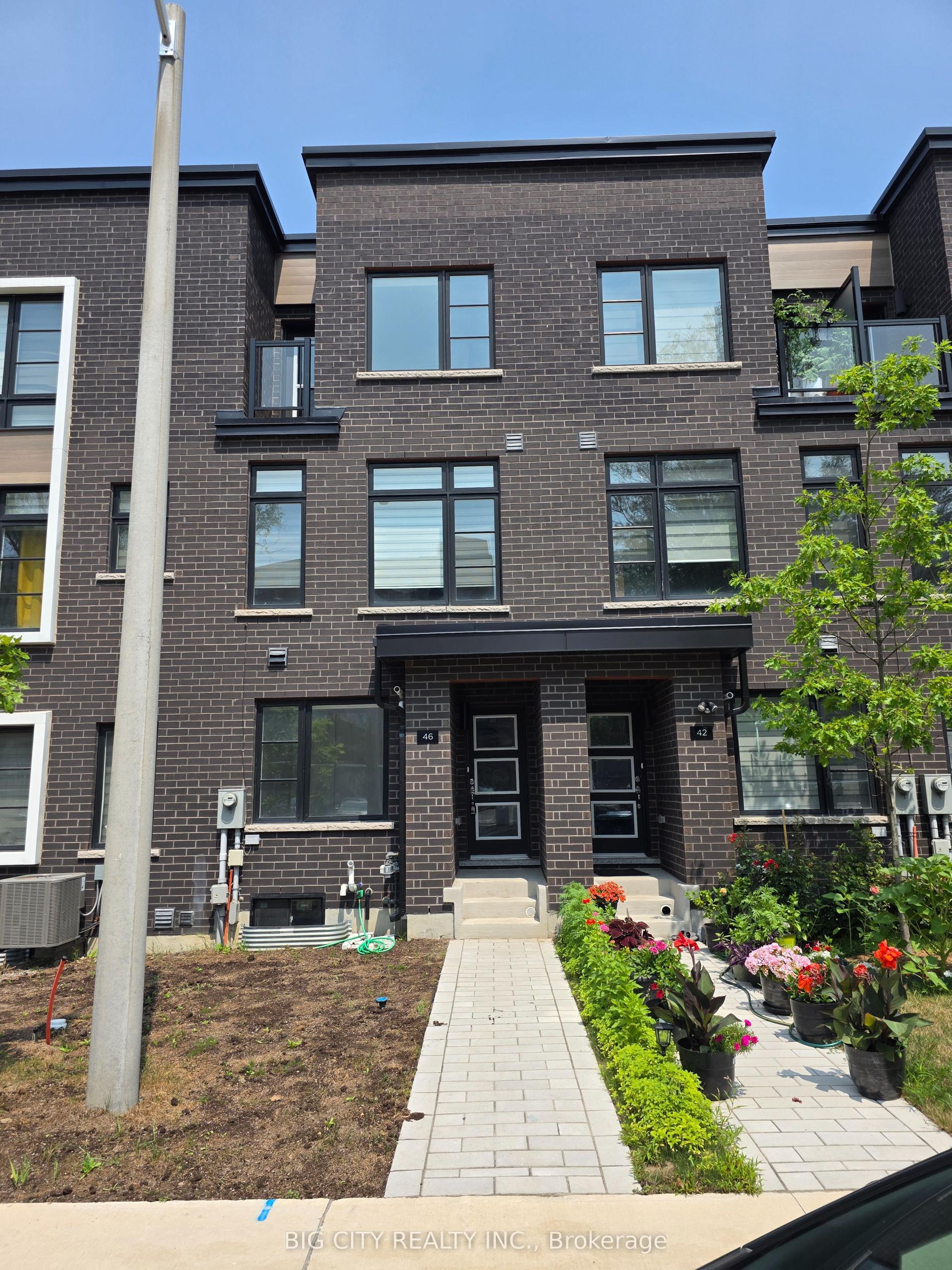 46 Akil Thomas Gardens S, Toronto — Townhouse for lease, photo 1