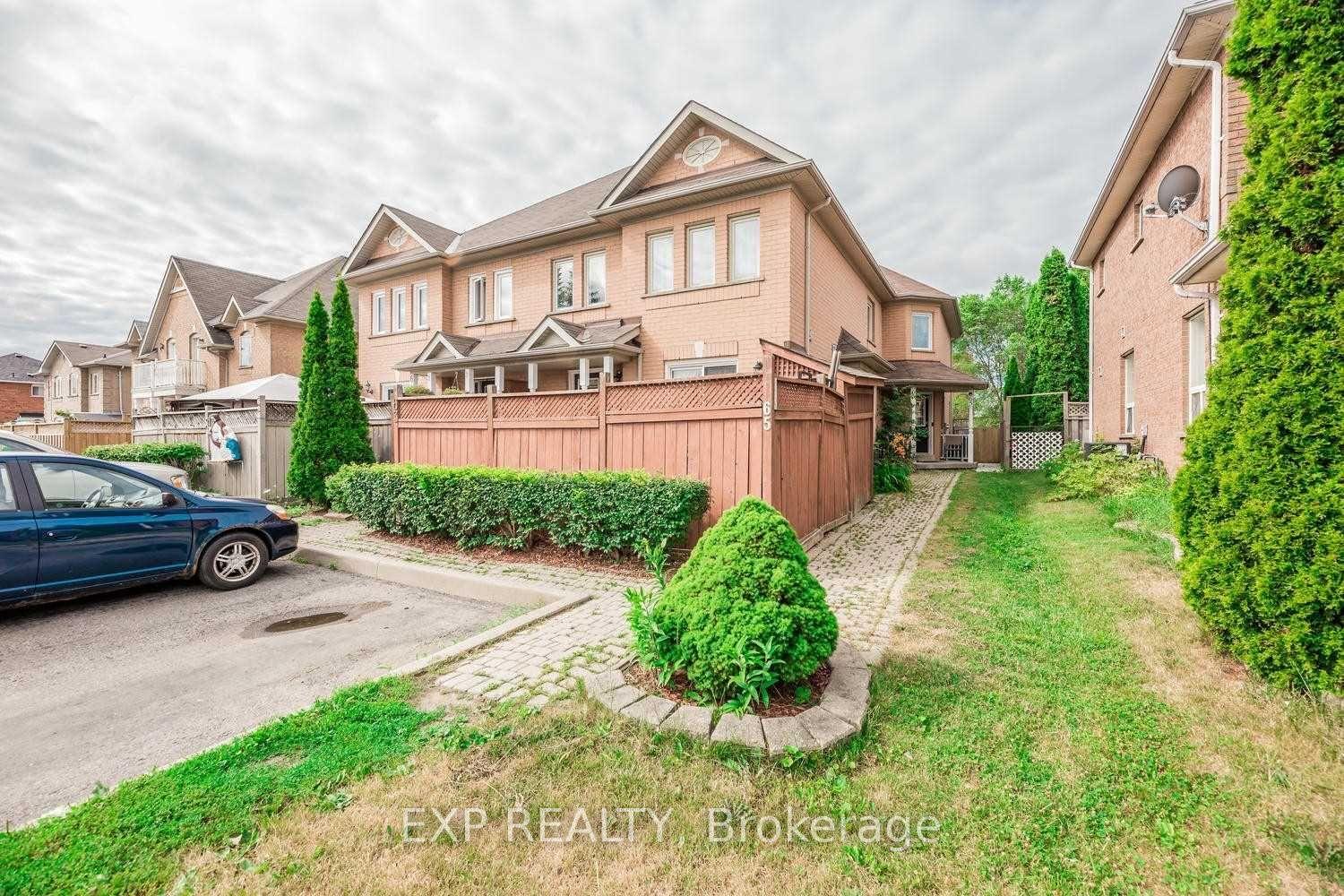 65 Pressed Brick Drive, Brampton — Townhouse for lease, photo 1