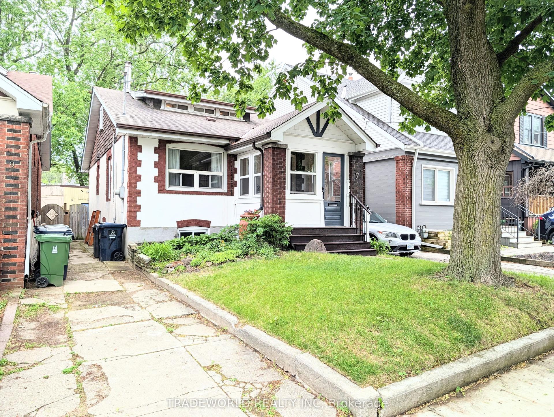 7 Costain Avenue — photo 1