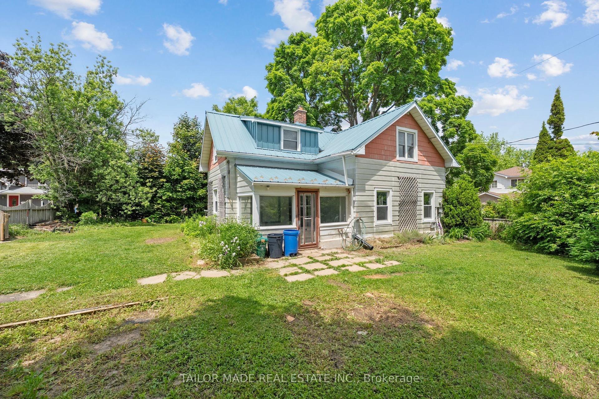 18 Amanda Street — photo 1