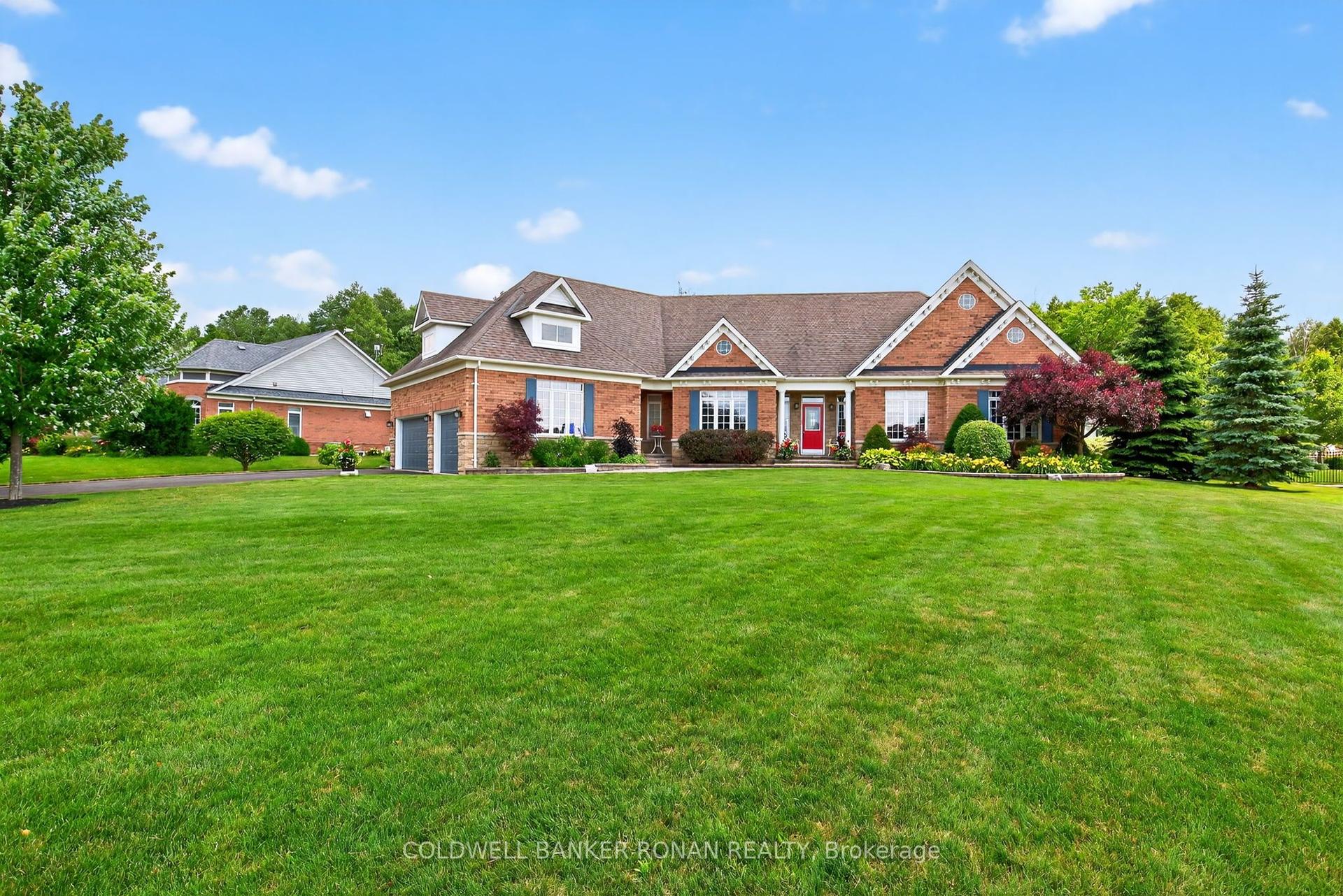 32 Underhill Court — photo 1