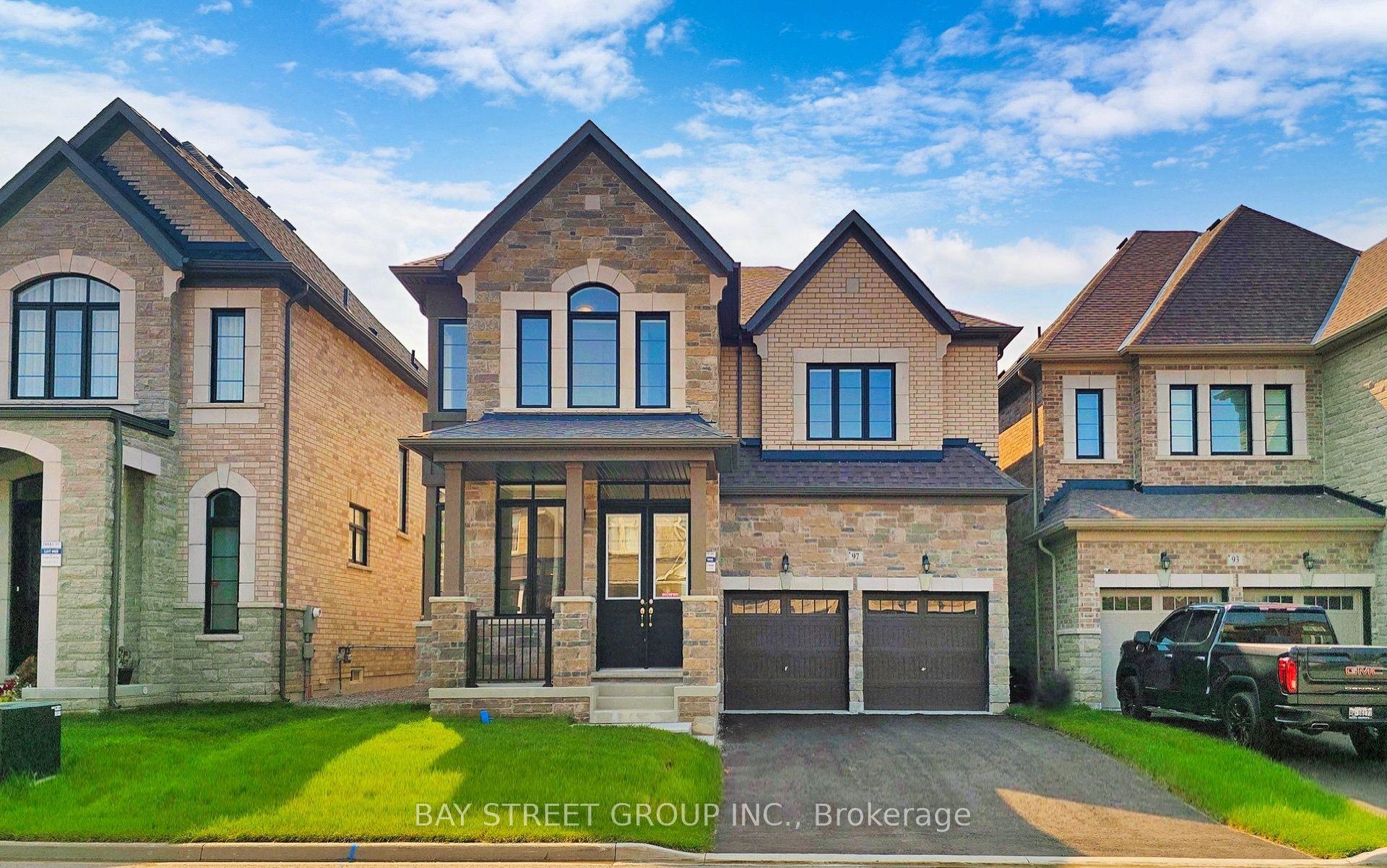 Upper Two Bedroom - 97 Halldorson Avenue, Aurora — Detached for lease, photo 1