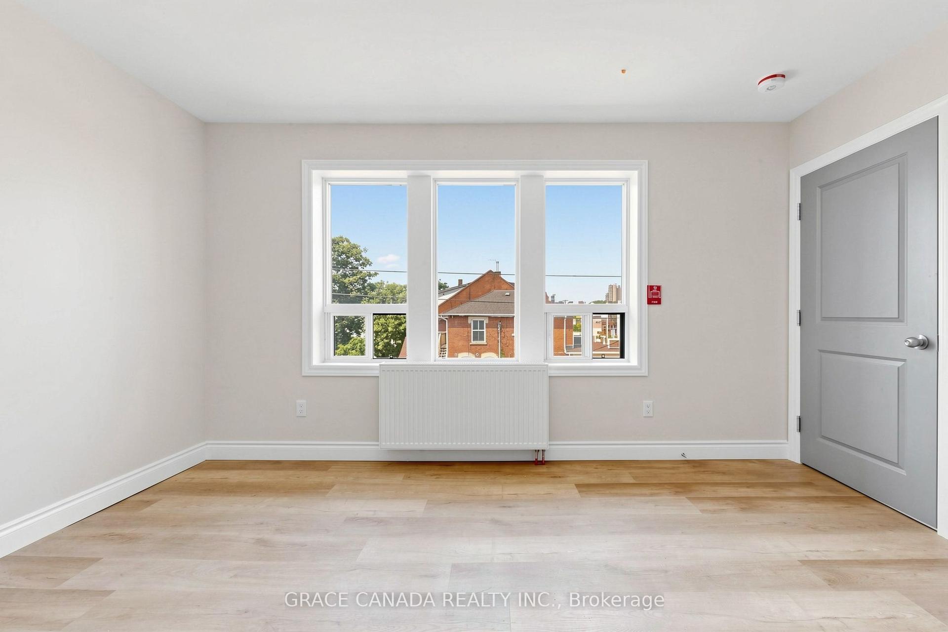 65 Sanford Avenue S, Hamilton — Multiplex for lease, photo 1