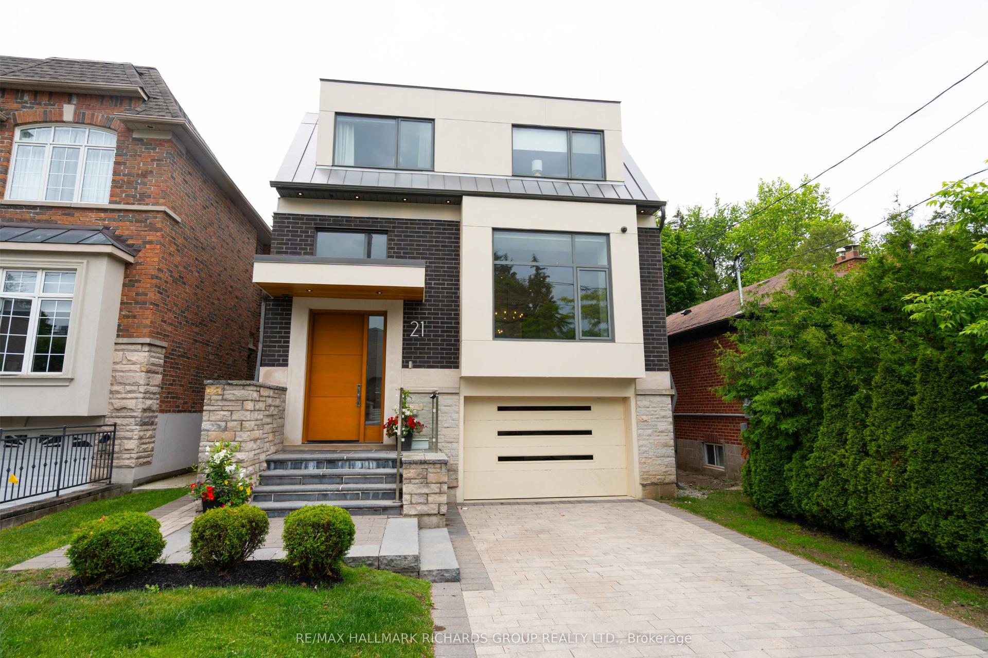 21 Stuart Crescent — photo 1