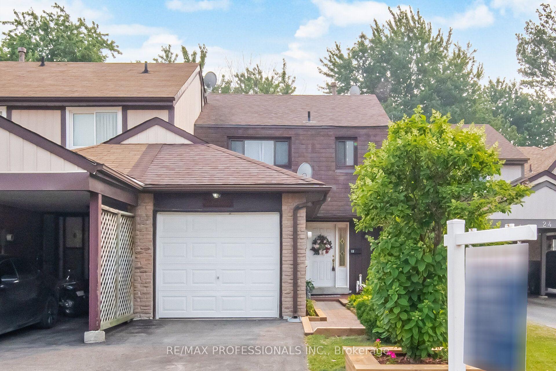 22 Pontiac Court, Brampton — Townhouse for sale, photo 1