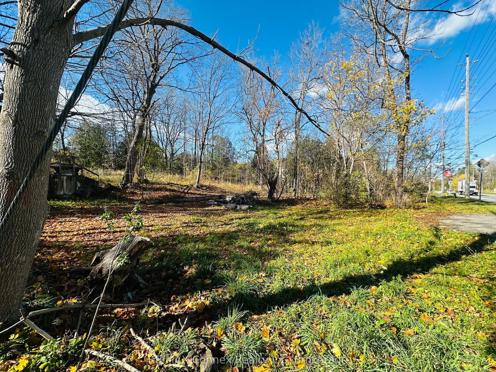 285 Main Street S — photo 1