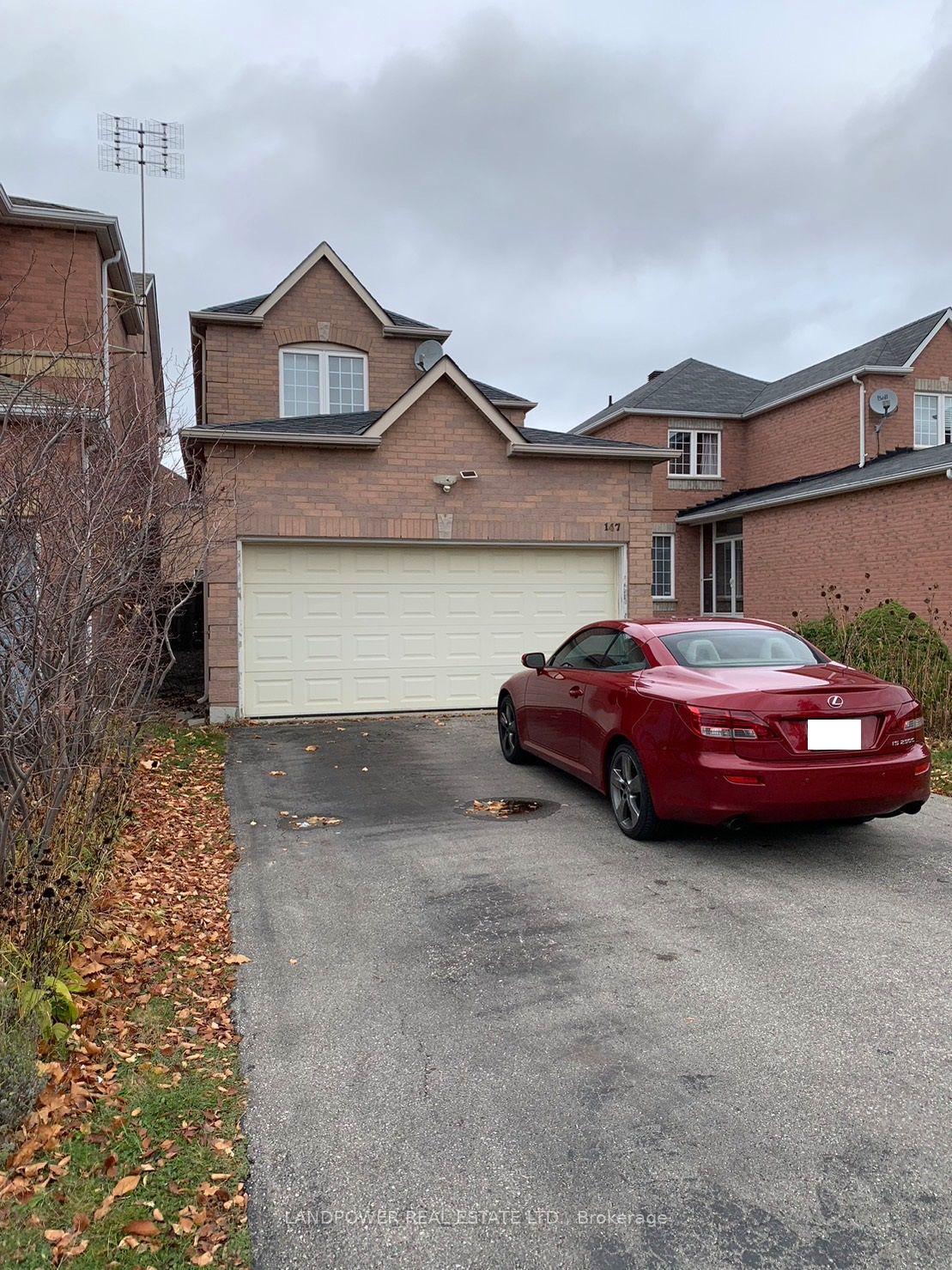 147 Cairncross Crescent S — photo 1