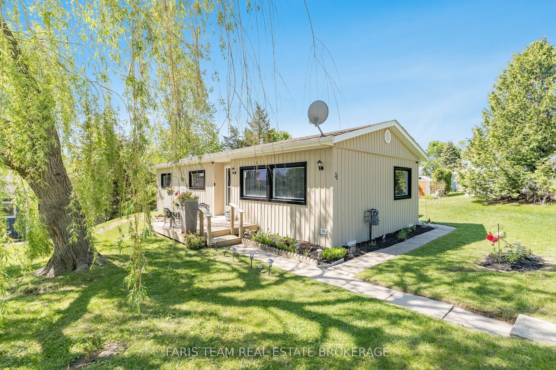 21 Hawthorne Drive — photo 1