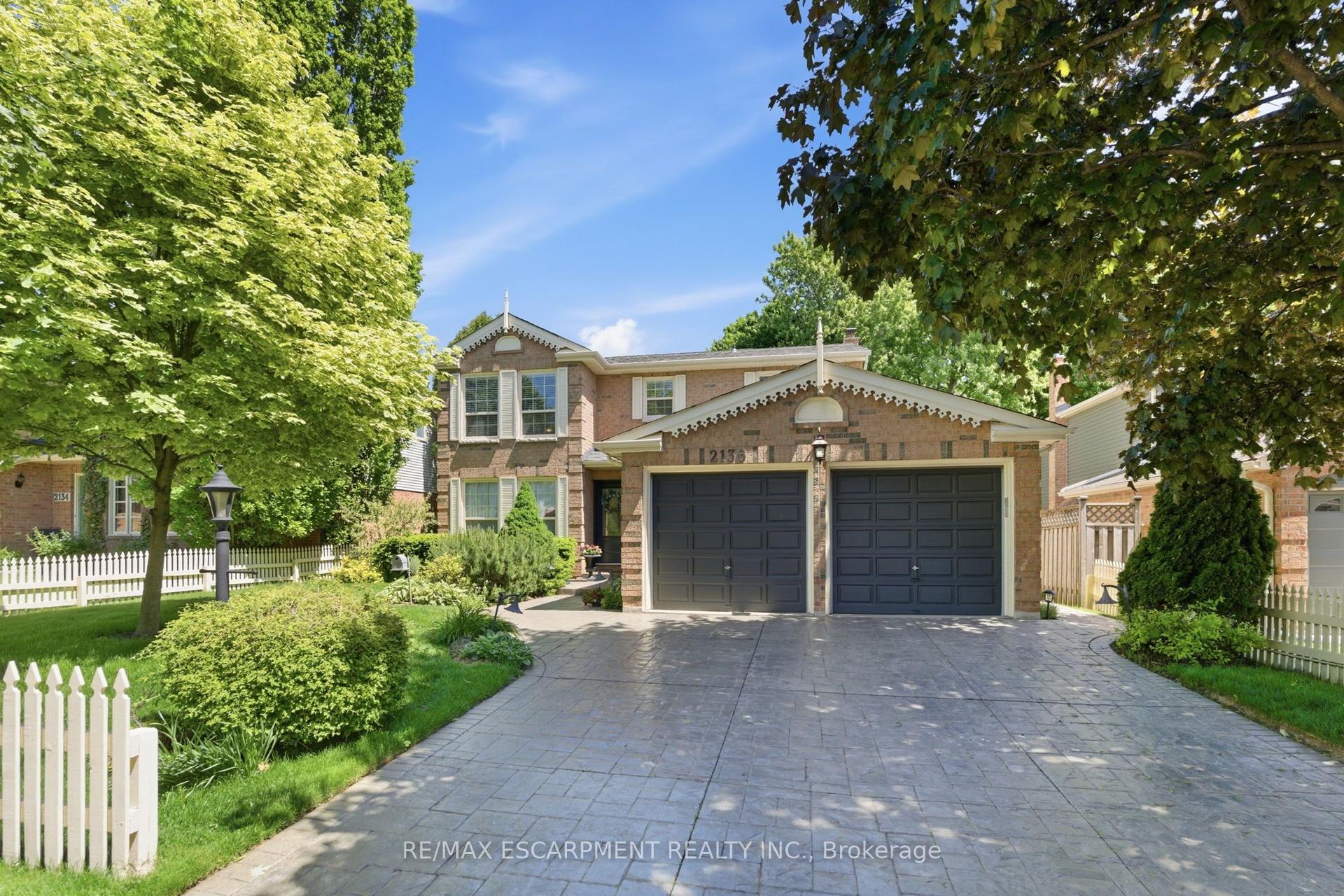 2136 Winding Way — photo 1