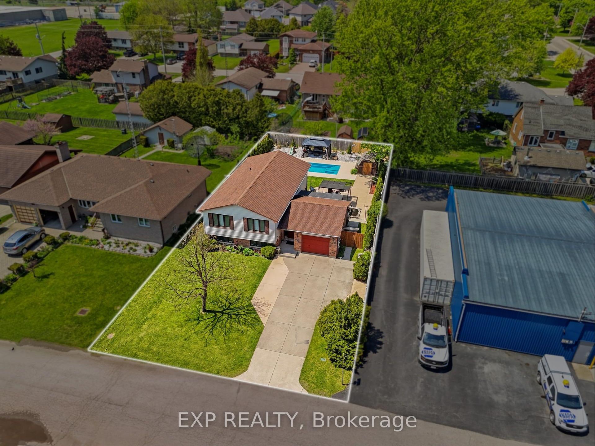 271 Anne Street — photo 1