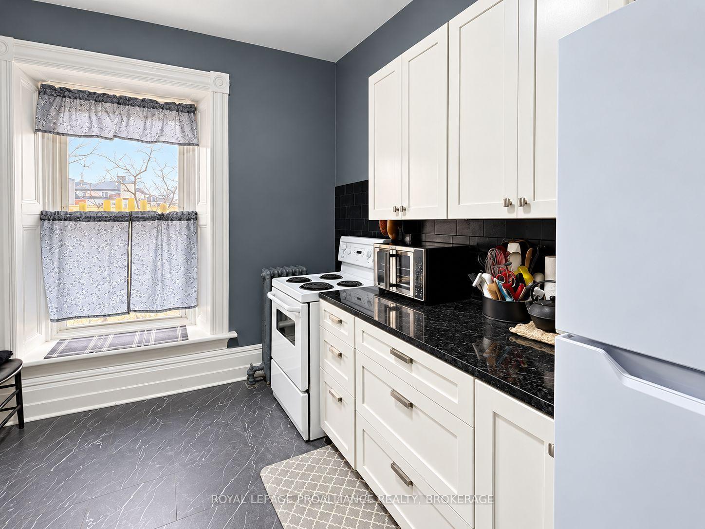 33 King Street W 3 #3, Brockville — Condo for lease, photo 1