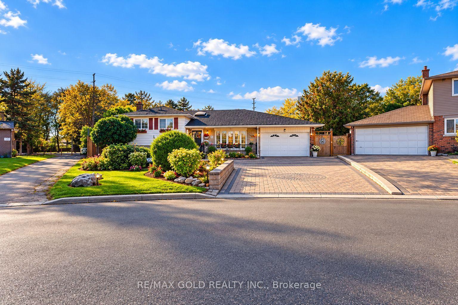 8 EASTON Place, Brampton — Detached for sale, photo 1