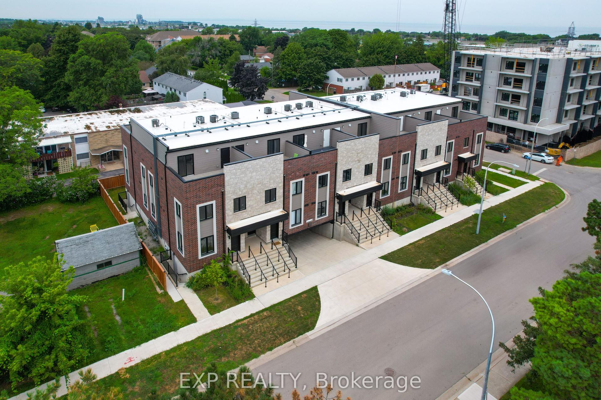 2 Slessor Boulevard 10 #10, Grimsby — Condo Town for sale, photo 1