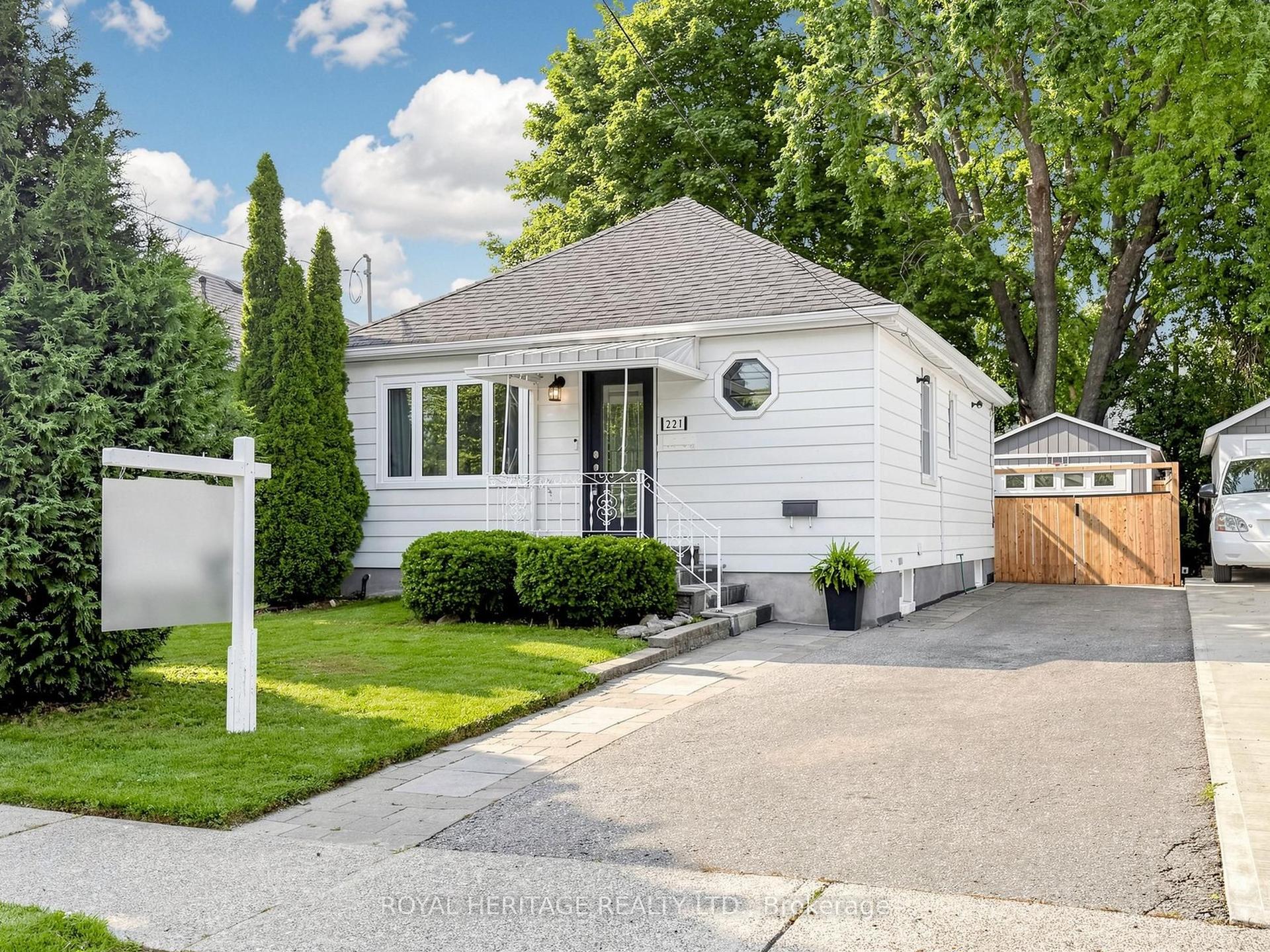 221 Hibbert Avenue, Oshawa — Detached for sale, photo 1