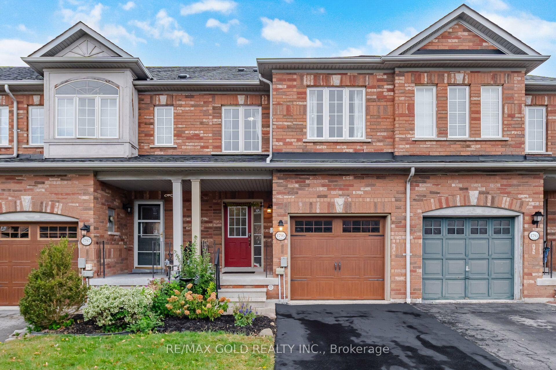 1795 Cobra Crescent, Burlington — Townhouse for lease, photo 1