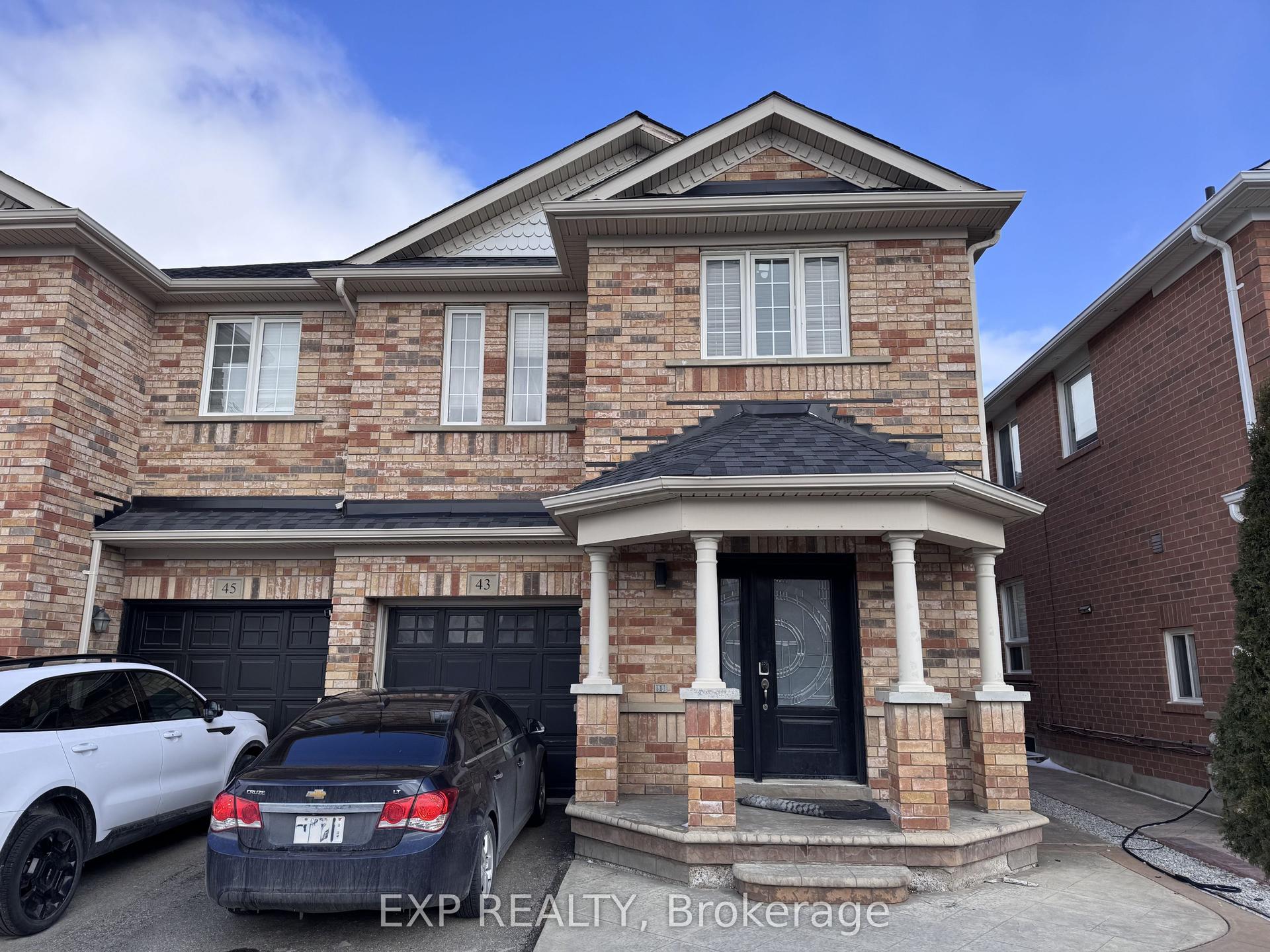 43 Thornbush Boulevard — photo 1