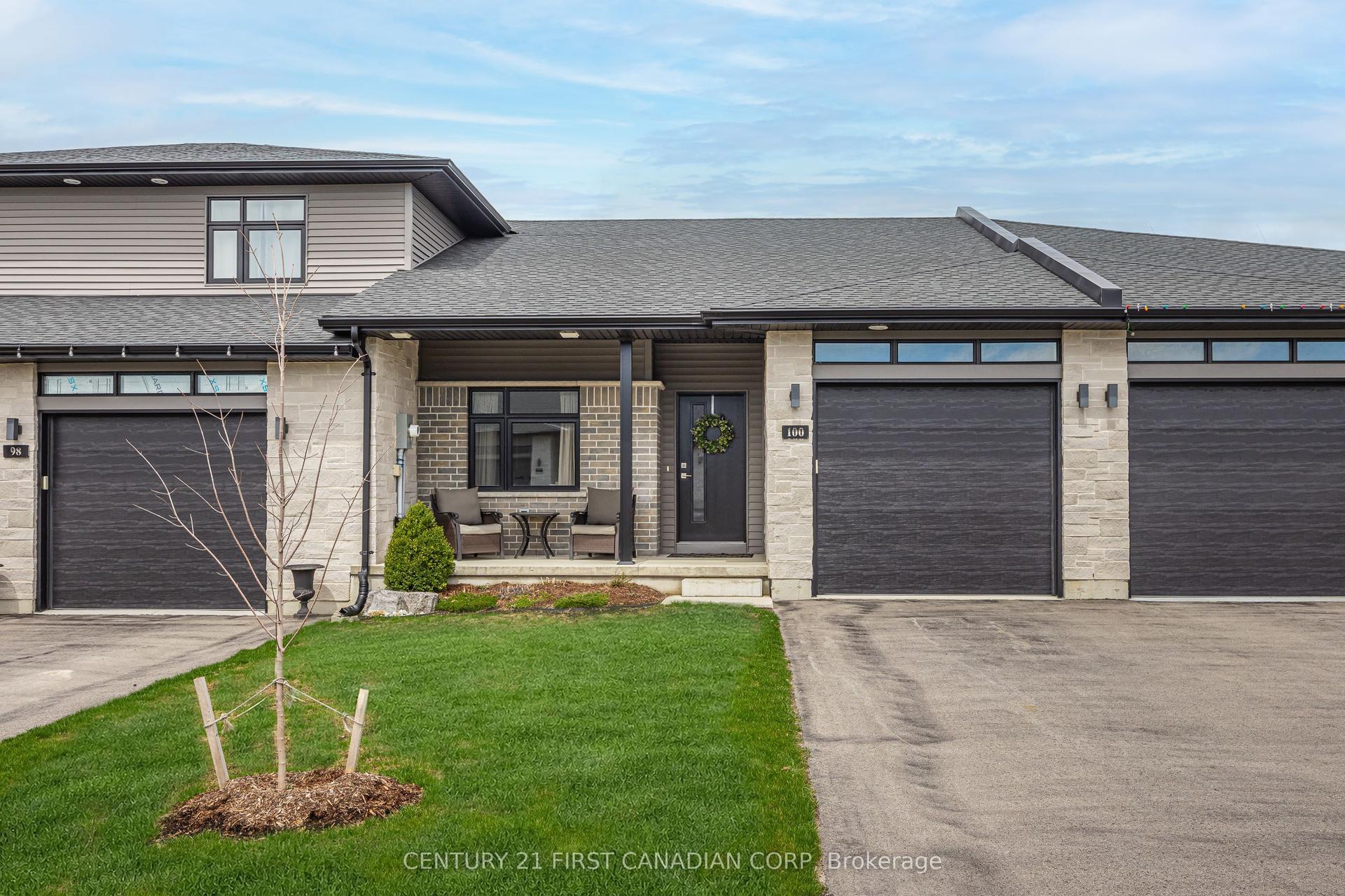 100 Rowe Avenue — photo 1