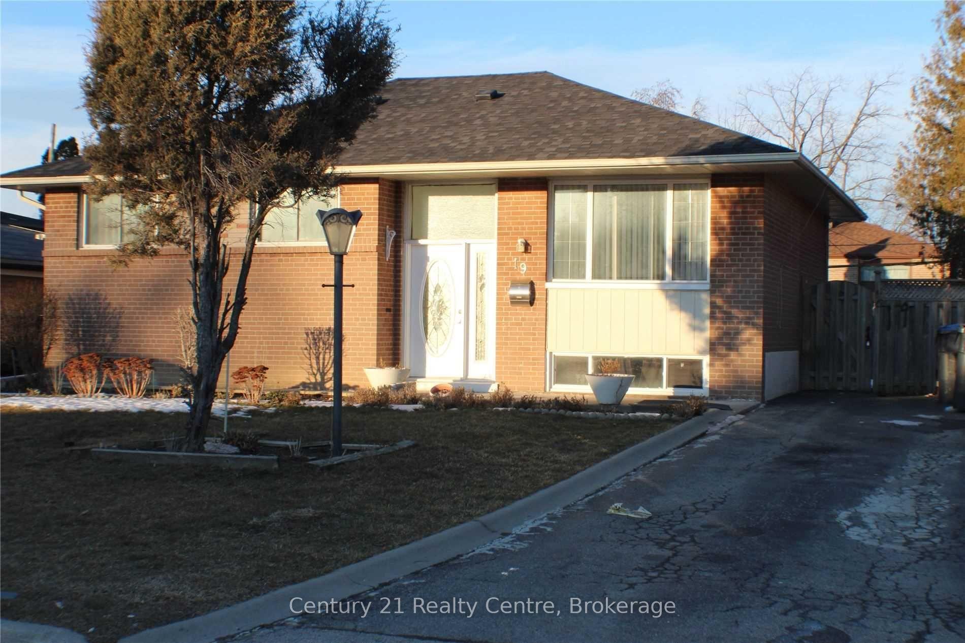19 Athlone Avenue Upper Lvl #Upper Lvl, Brampton — Detached for lease, photo 1