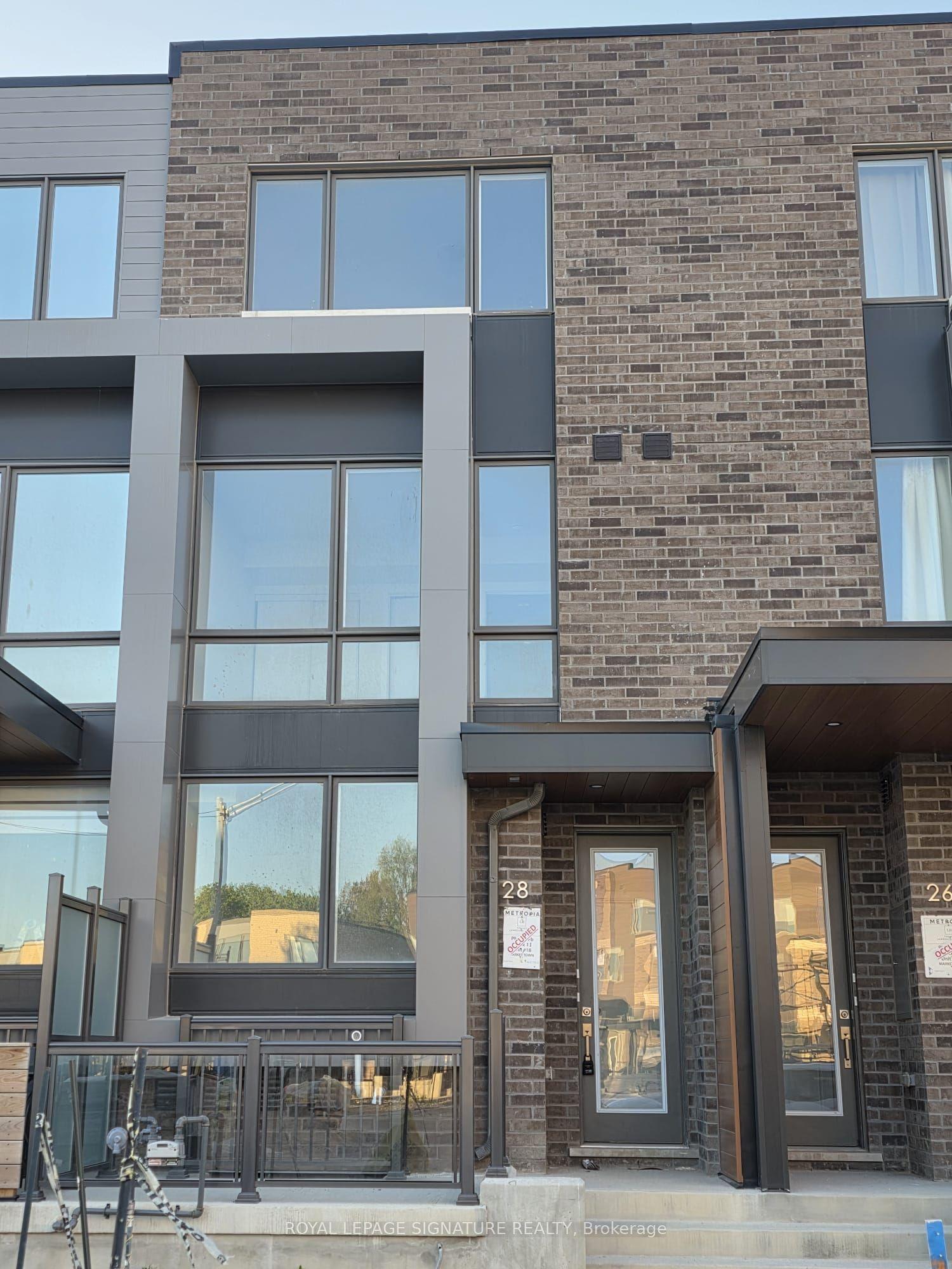 28 Green Gardens Boulevard — photo 1