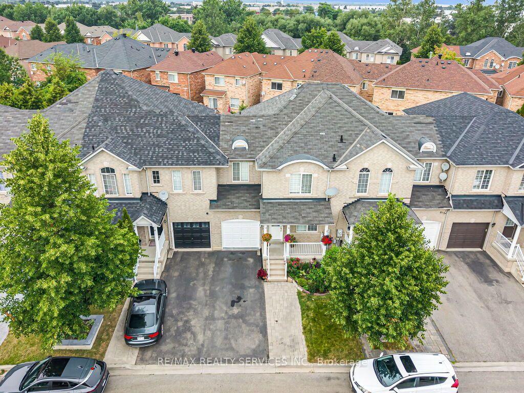 7 Olivett Lane, Brampton — Townhouse for sale, photo 1