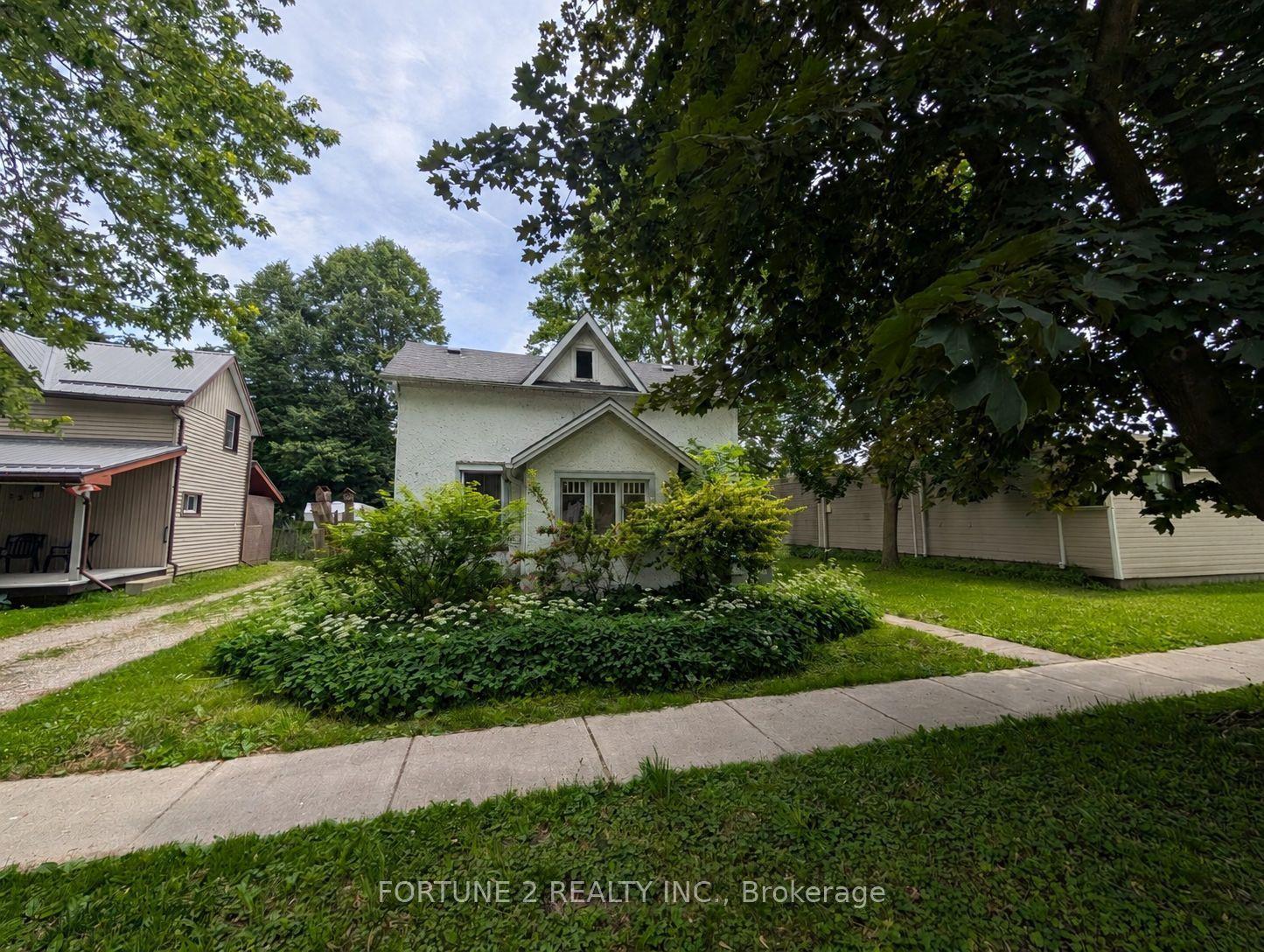 54 MAIN Street N, Huron East — Detached for sale, photo 1