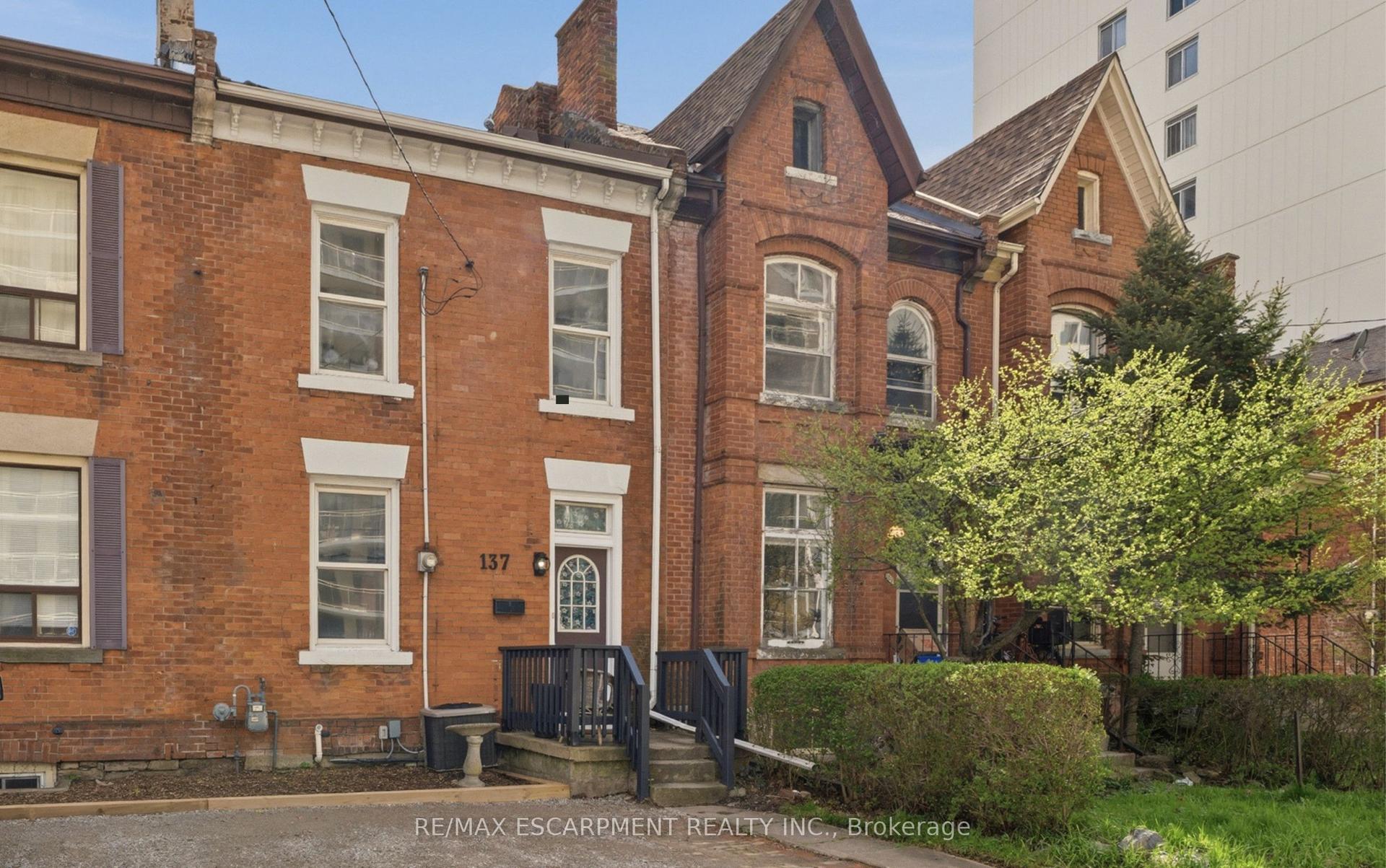 137 MARKET Street — photo 1