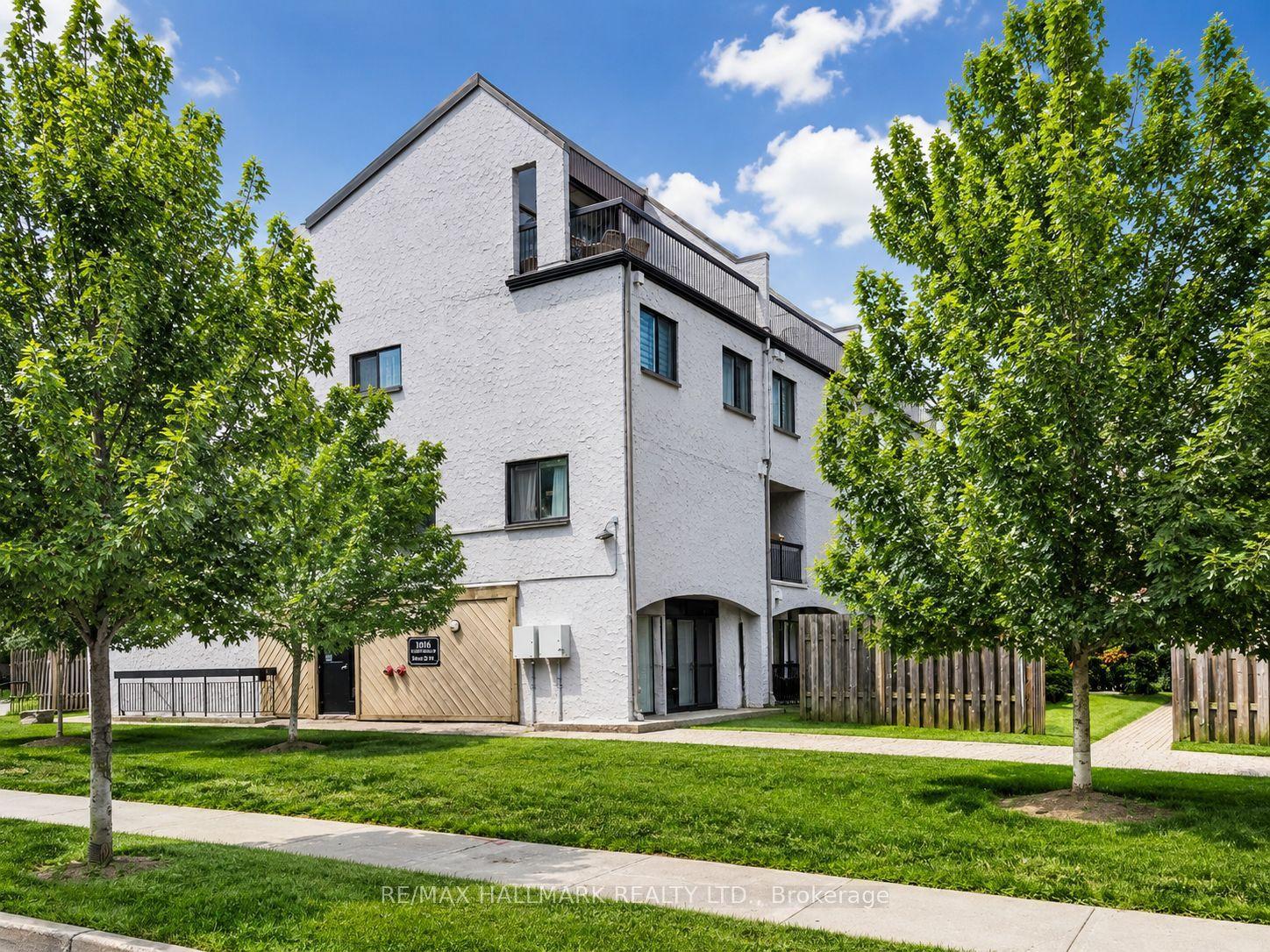 1016 Falgarwood Drive 40 #40, Oakville — Condo Town for sale, photo 1