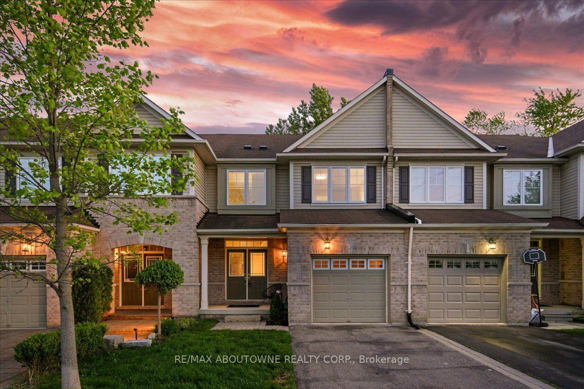 2020 Colonel William Parkway, Oakville — Townhouse for sale, photo 1