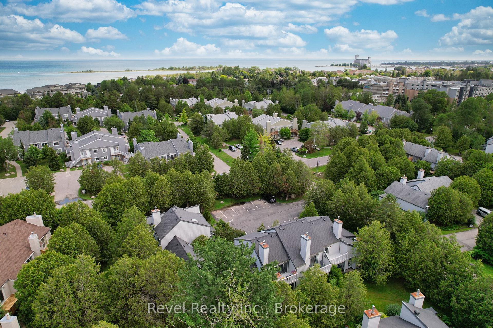 440 Oxbow Crescent W, Collingwood — Condo Town for sale, photo 1