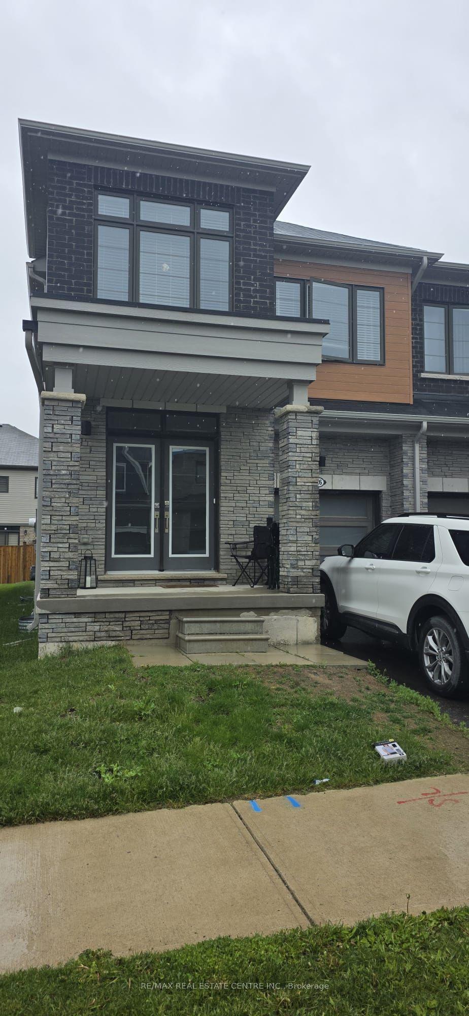 16 Ellis Avenue — photo 1