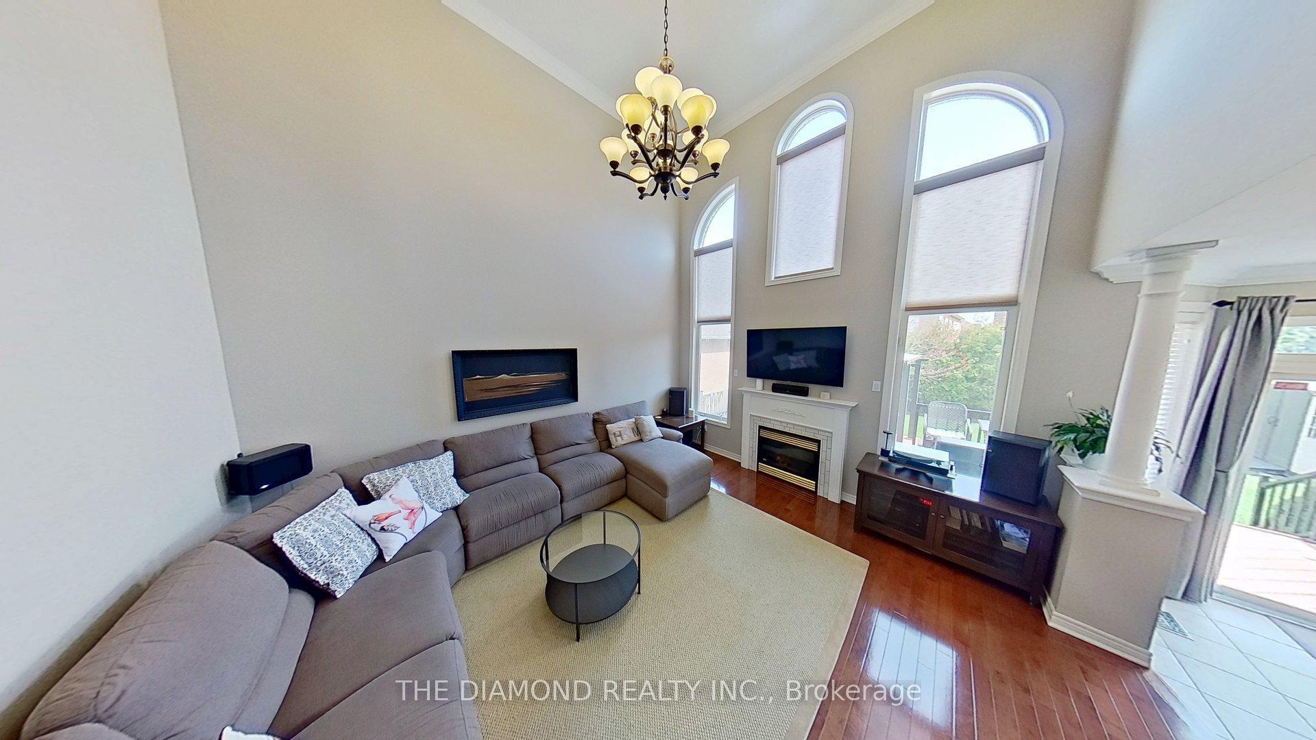 9 Amos Court — photo 1
