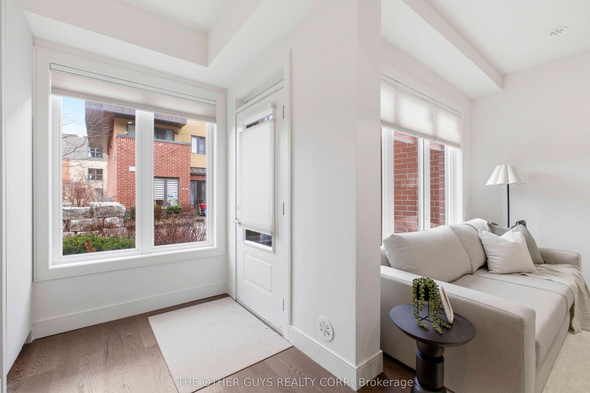 9R Clintwood Gate 18 #18, Toronto — Townhouse for sale, photo 1