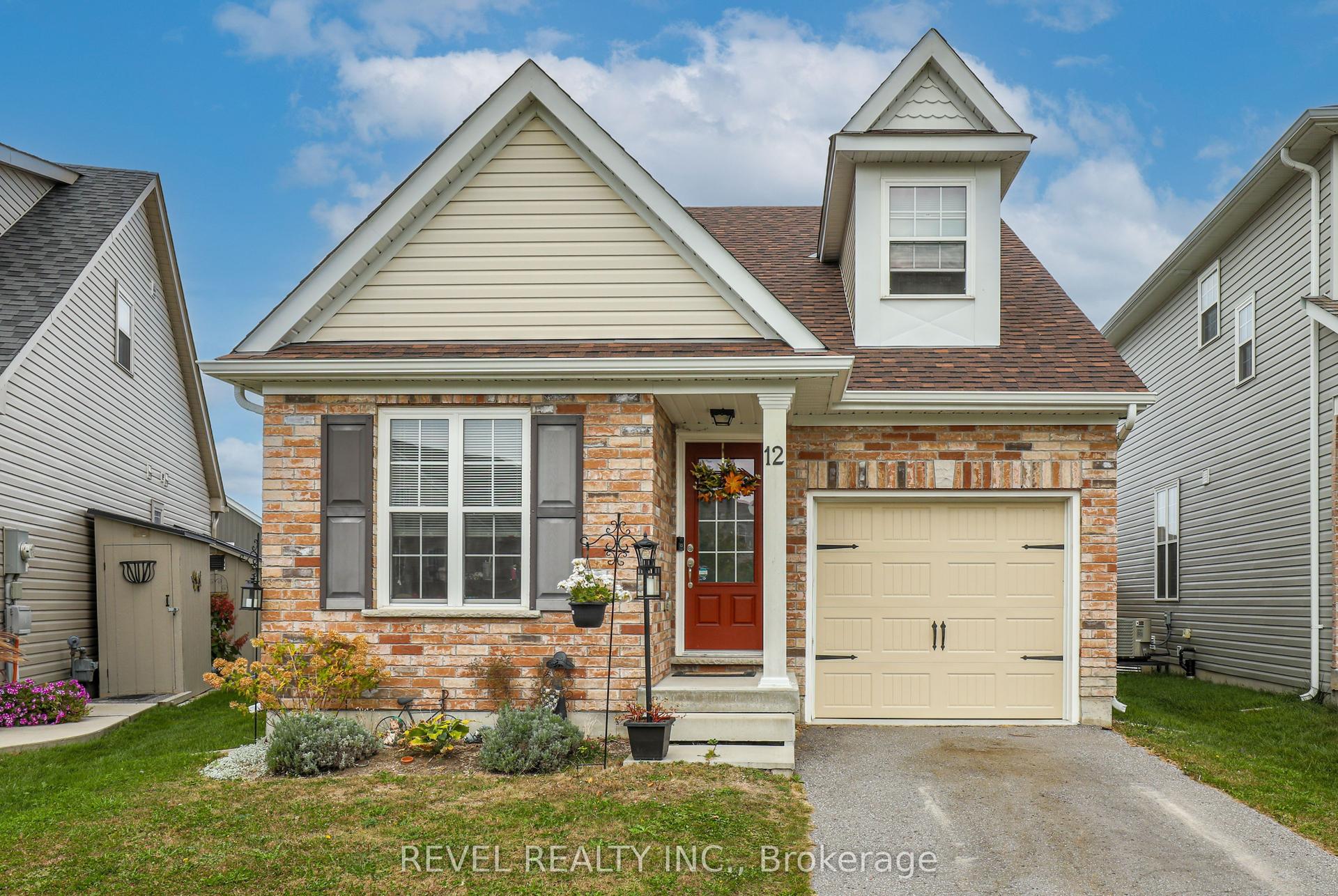12 Blueberry Lane — photo 1