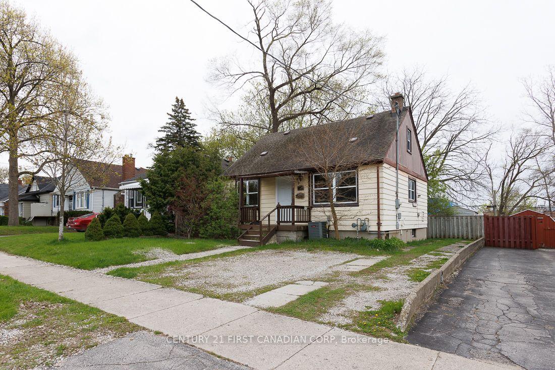1185 Albany Street — photo 1