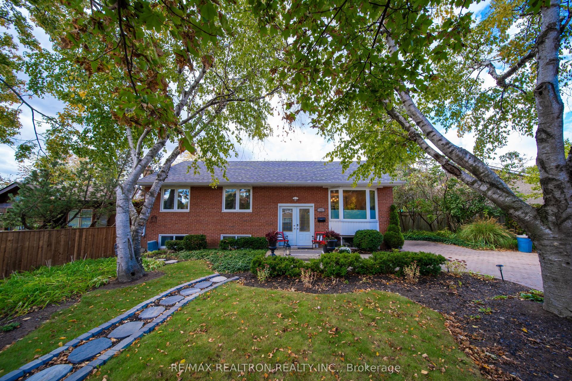 79 Paperbirch Drive, Toronto — Detached for sale, photo 1
