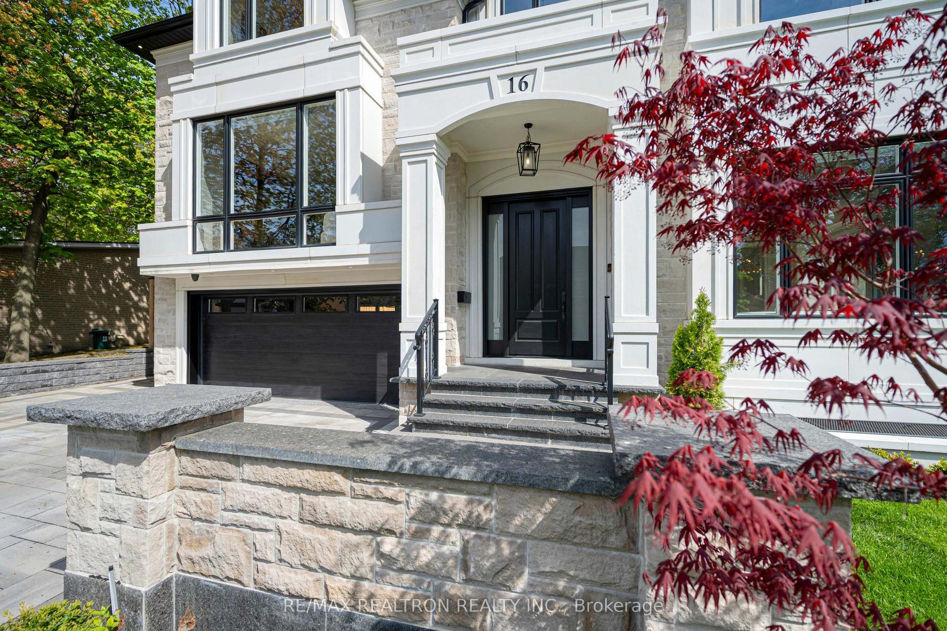 16 Ballyronan Road, Toronto — Detached for sale, photo 1
