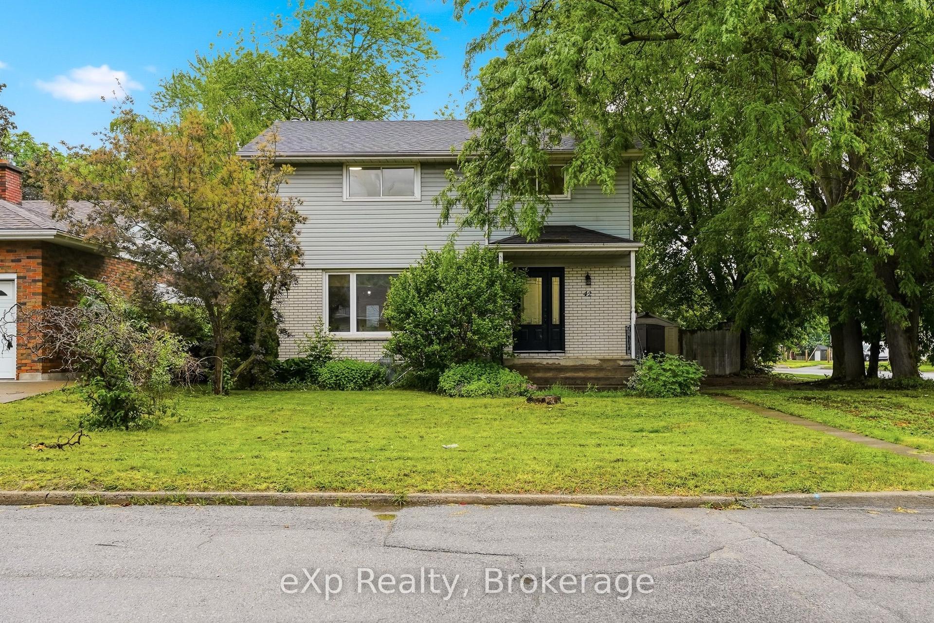 42 Rosewood Avenue — photo 1