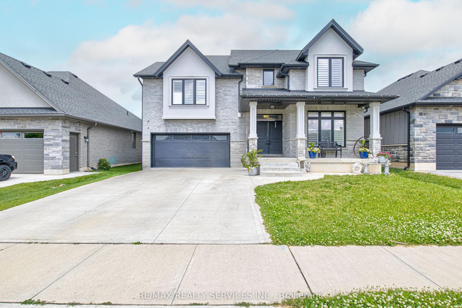 240 Tamarack Blvd Boulevard — photo 1