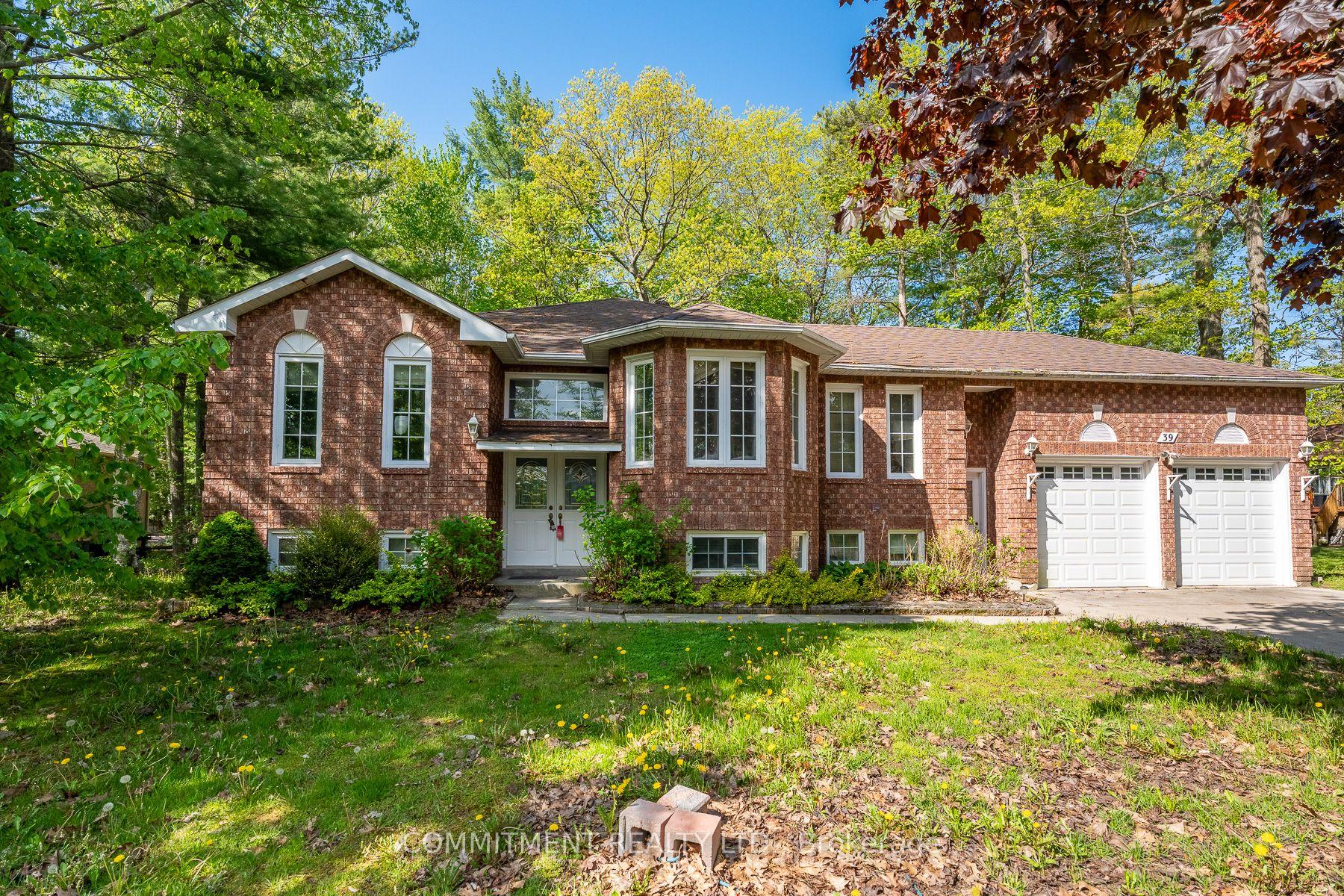 39 Downer Crescent — photo 1
