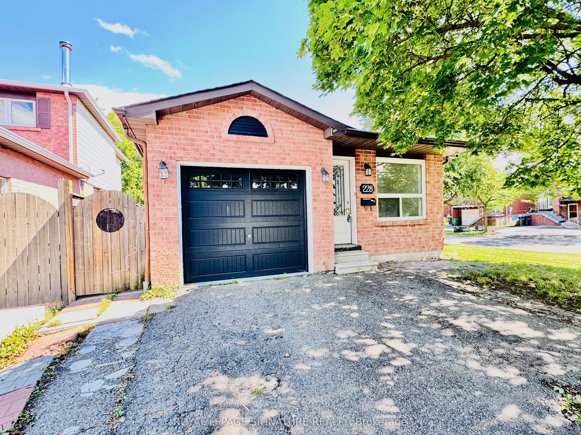 228 Martindale Crescent, Brampton — Detached for sale, photo 1