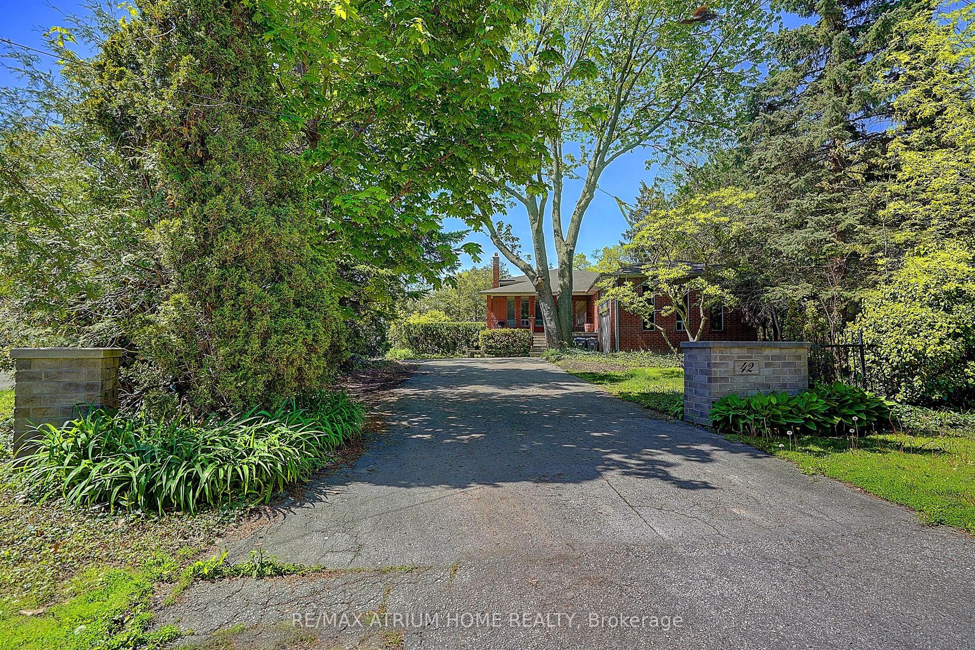 42 Cumberland Drive — photo 1