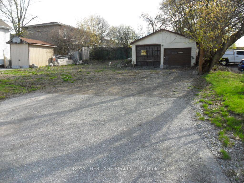367 Centre Street S — photo 1
