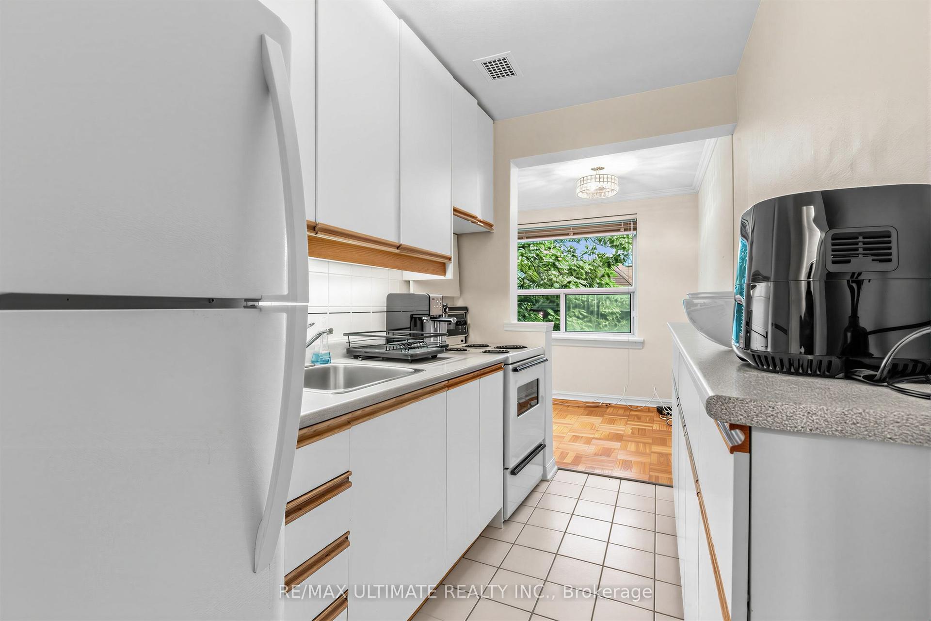 2 Ridelle Avenue 408 #408, Toronto — Condo for lease, photo 1