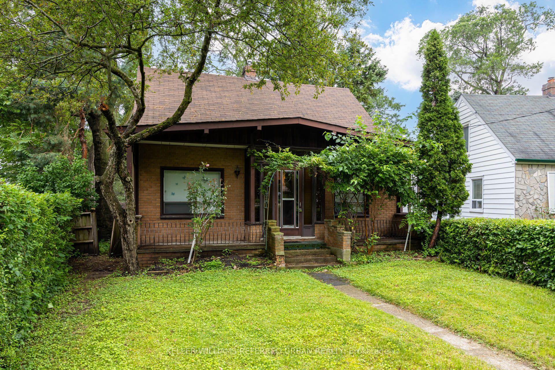 7 Saunders Crescent, Toronto — Detached for sale, photo 1