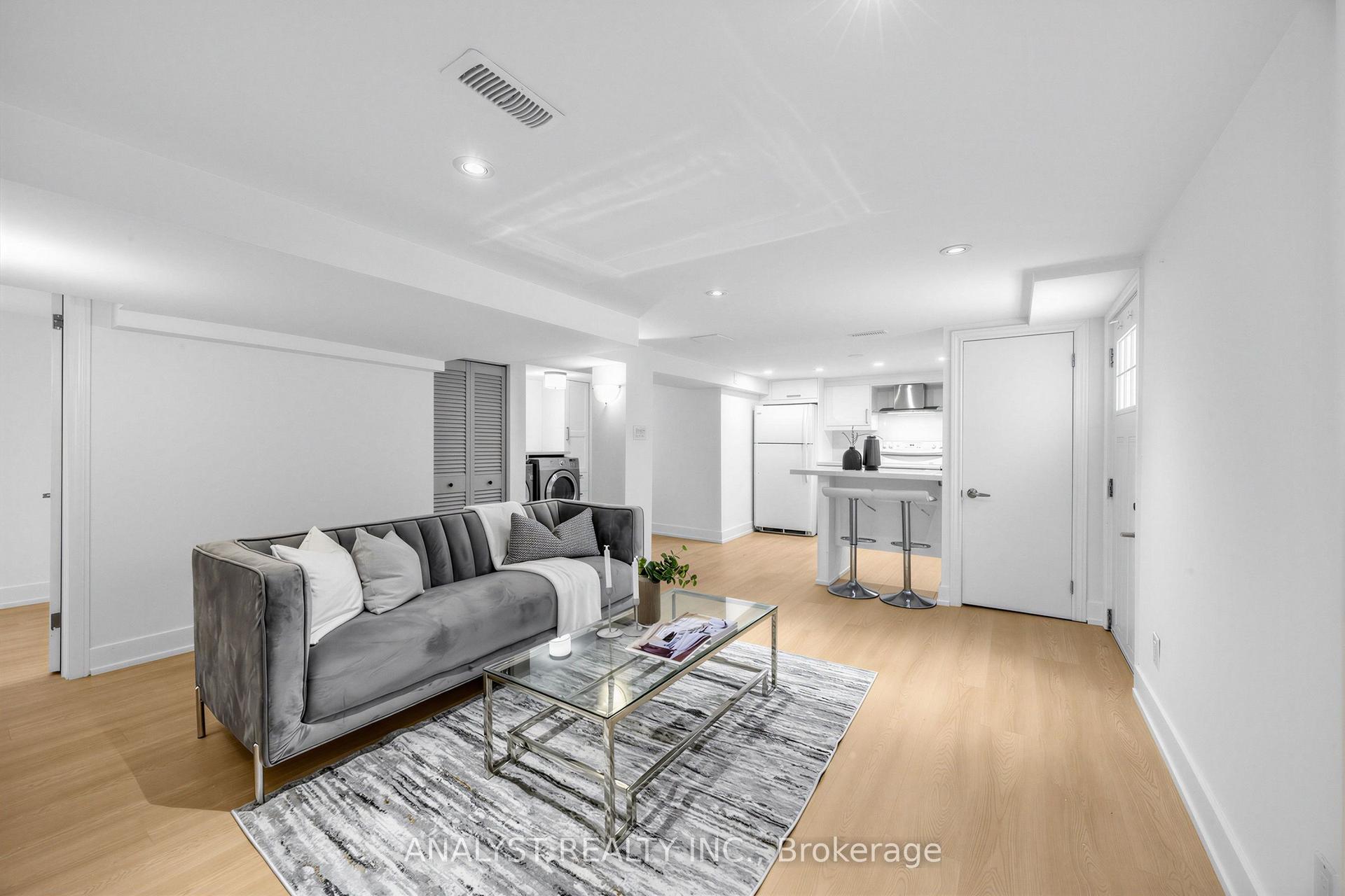 39 Chartwell Road Lower Level #Lower Level, Toronto — Detached for lease, photo 1