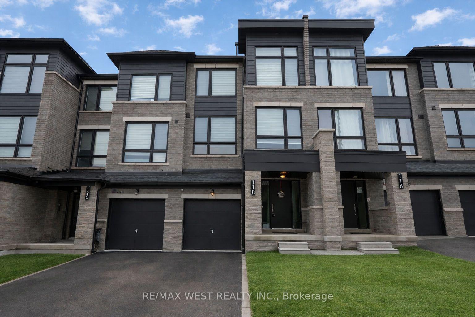 118 Blue Forest Crescent — photo 1
