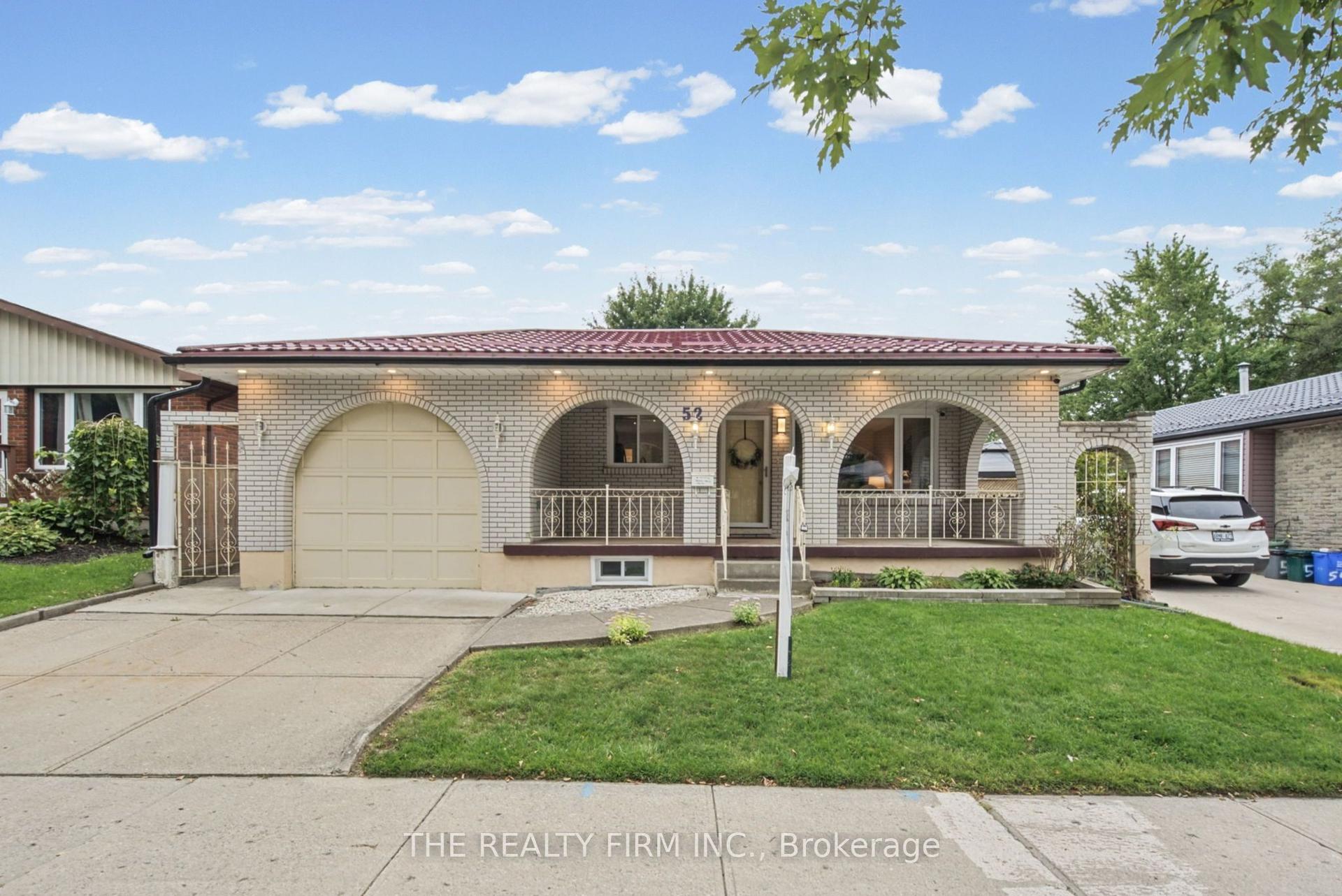 52 Barrett Crescent, London South — Detached for sale, photo 1